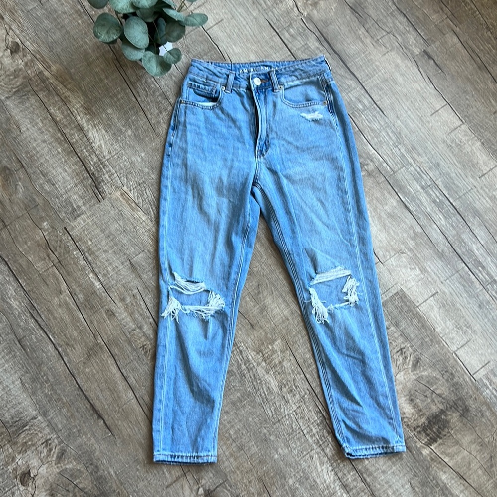 American Eagle mom jeans size 2 short